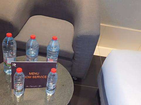 Krystal Palace Douala主图