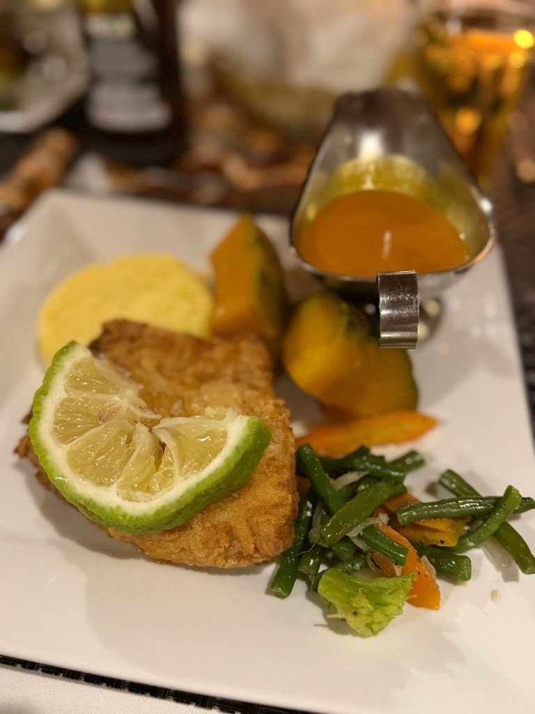 Chimpanzee Forest Lodge.-官方