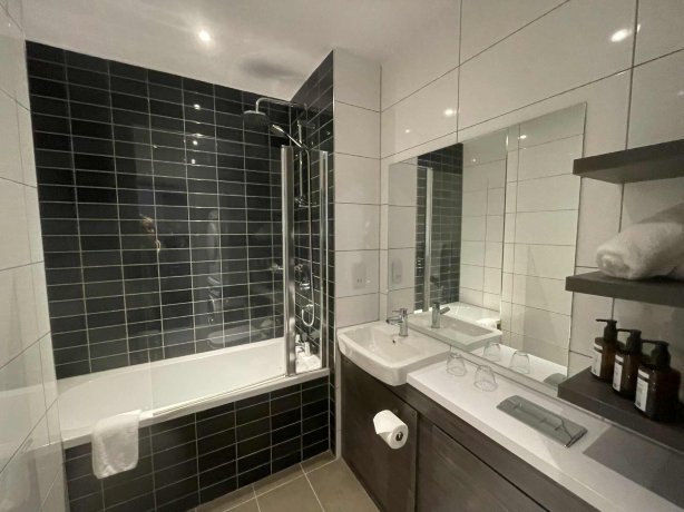 利物浦探索酒店-浴室