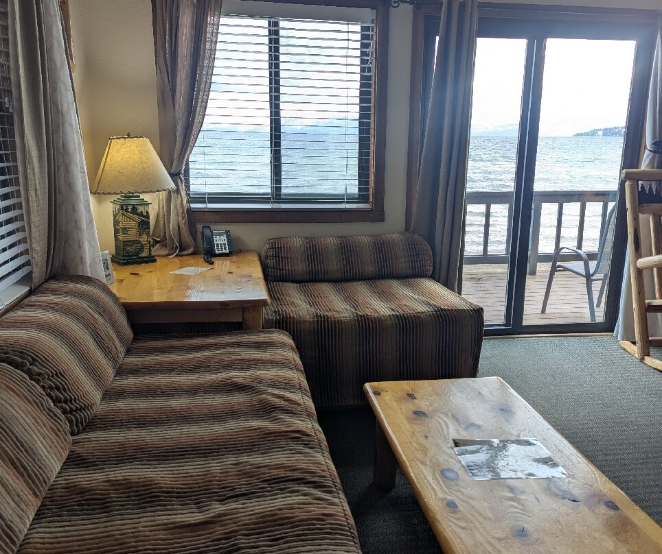 弗朗西斯肯河边旅馆主图