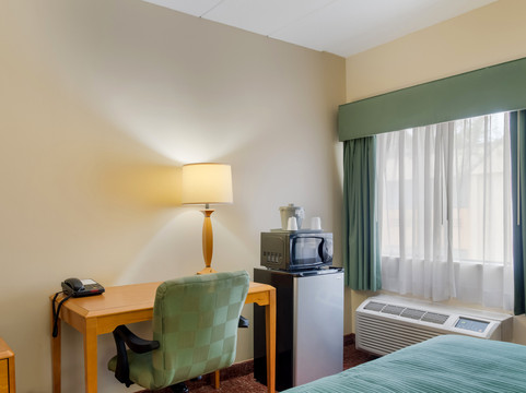 All Seasons Inn & Suites Smithfield Providence