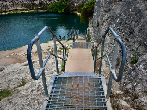 Little Blue Lake-麦克唐奈港必去景点