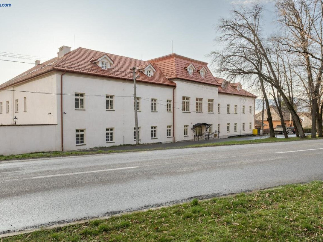 Kastiel Lodomeria Manor House