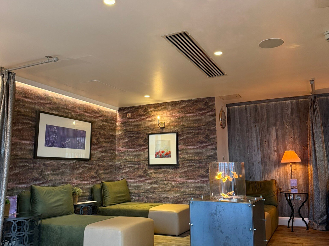 低林海湾酒店主图