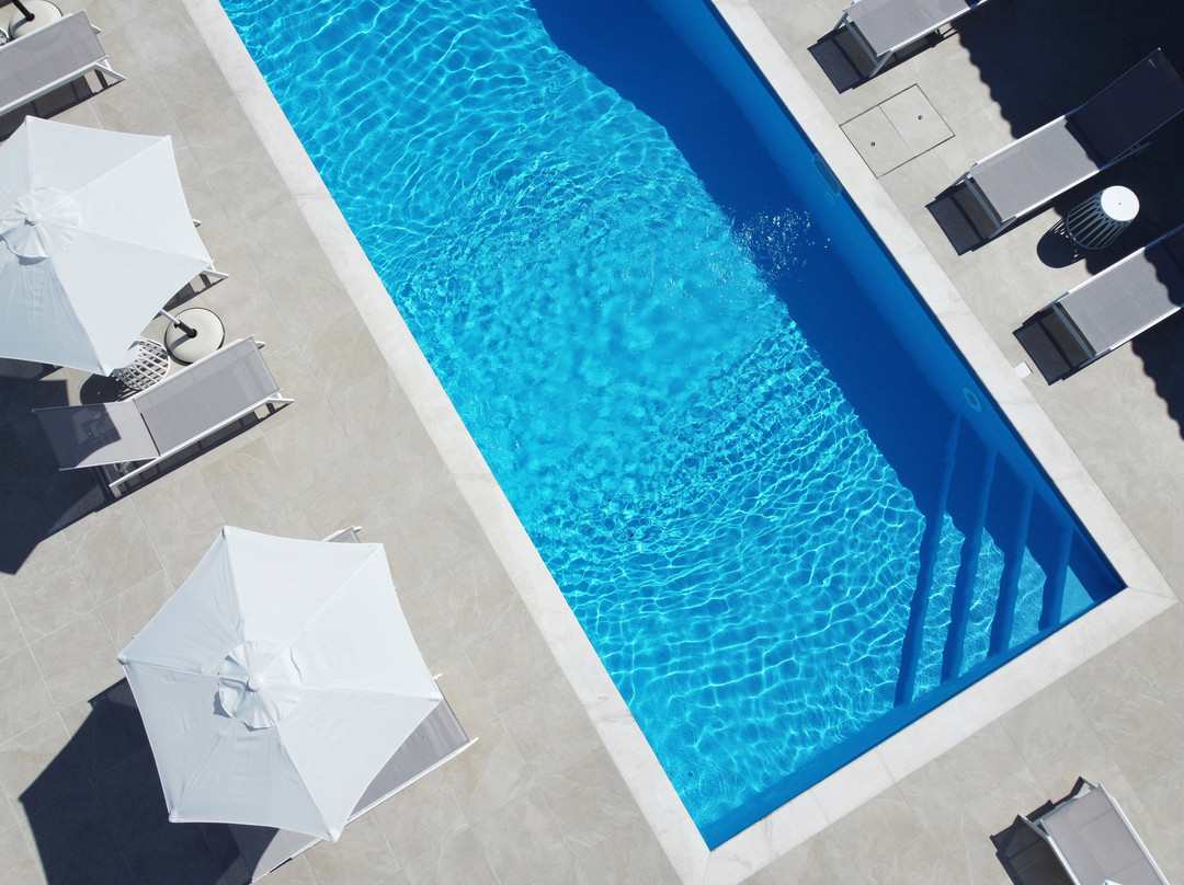 ID Holiday Living