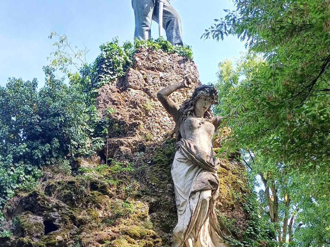 Statua di Giuseppe Garibaldi-帕维亚必去景点