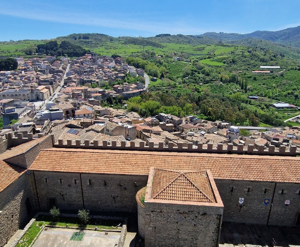 Castello di Federico II-Montalbano Elicona必去景点