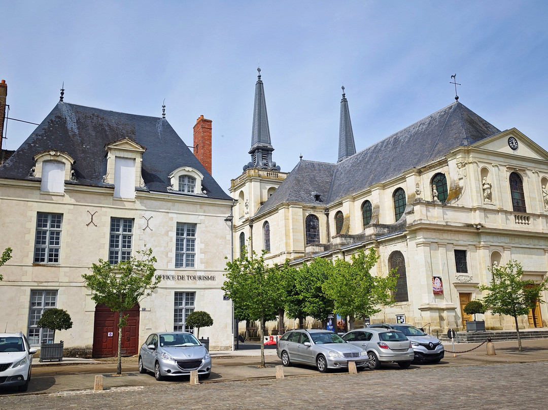 Eglise Notre Dame-Richelieu必去景点