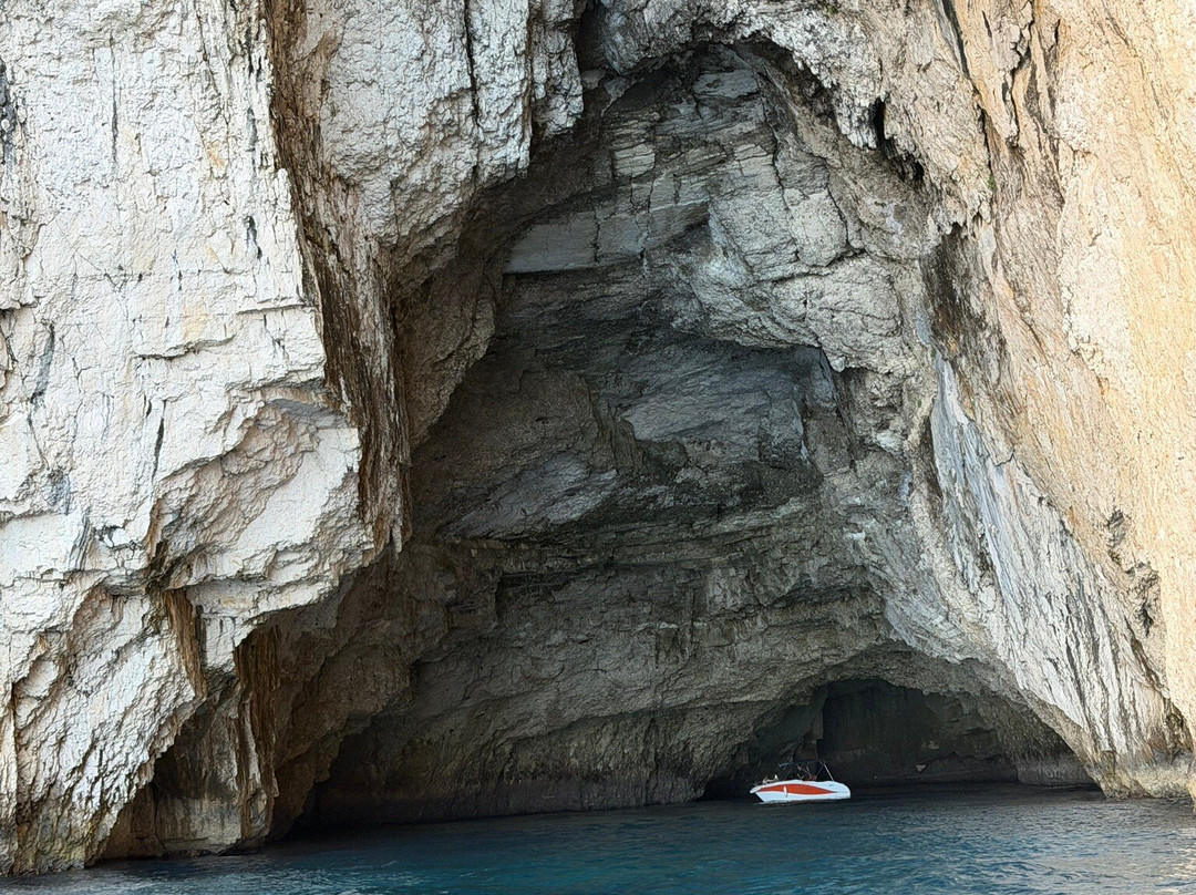 G.k. Boats Paxos-Gaios必去景点