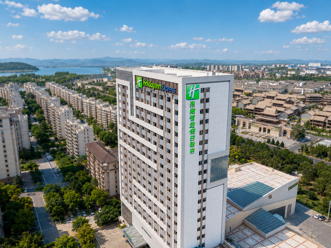 张掖智选假日酒店(高铁西站芦水湾旅游度假区甘州府城店)主图
