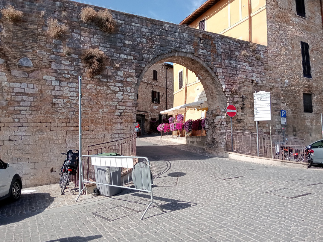 Porta Consolare-Spello必去景点