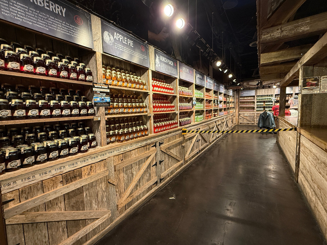 Ole Smoky Distillery - The Holler-盖林柏格必去景点