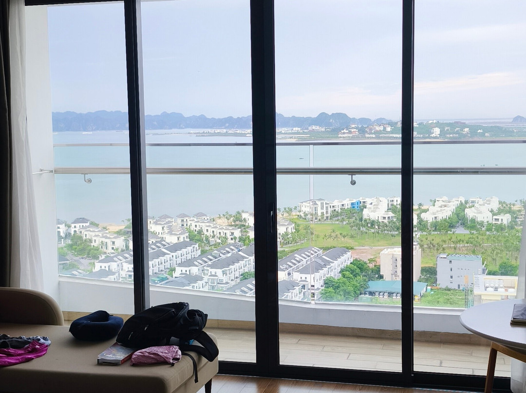 下龙湾德拉西酒店 - 现代湾景度假胜地主图