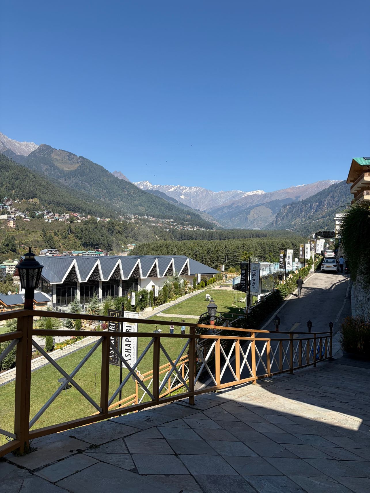 Ashapuri Residency 马拉里- 配备中央供暖和空调的酒店-旅行者