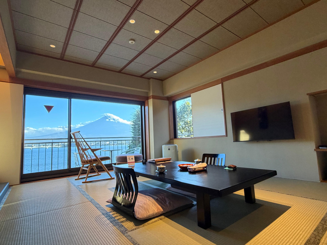 秀峰阁湖月主图