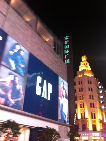 宏伊国际广场-上海市必去景点