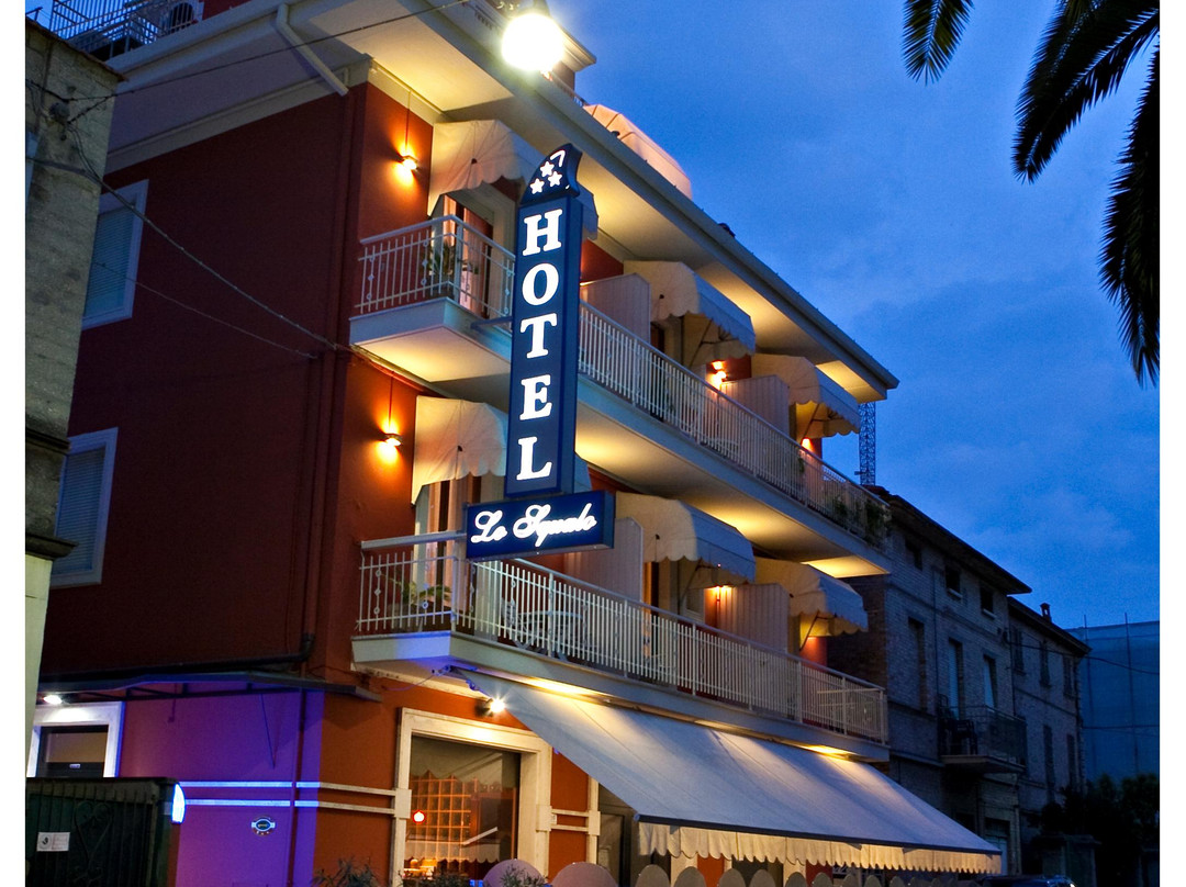 Hotel Lo Squalo