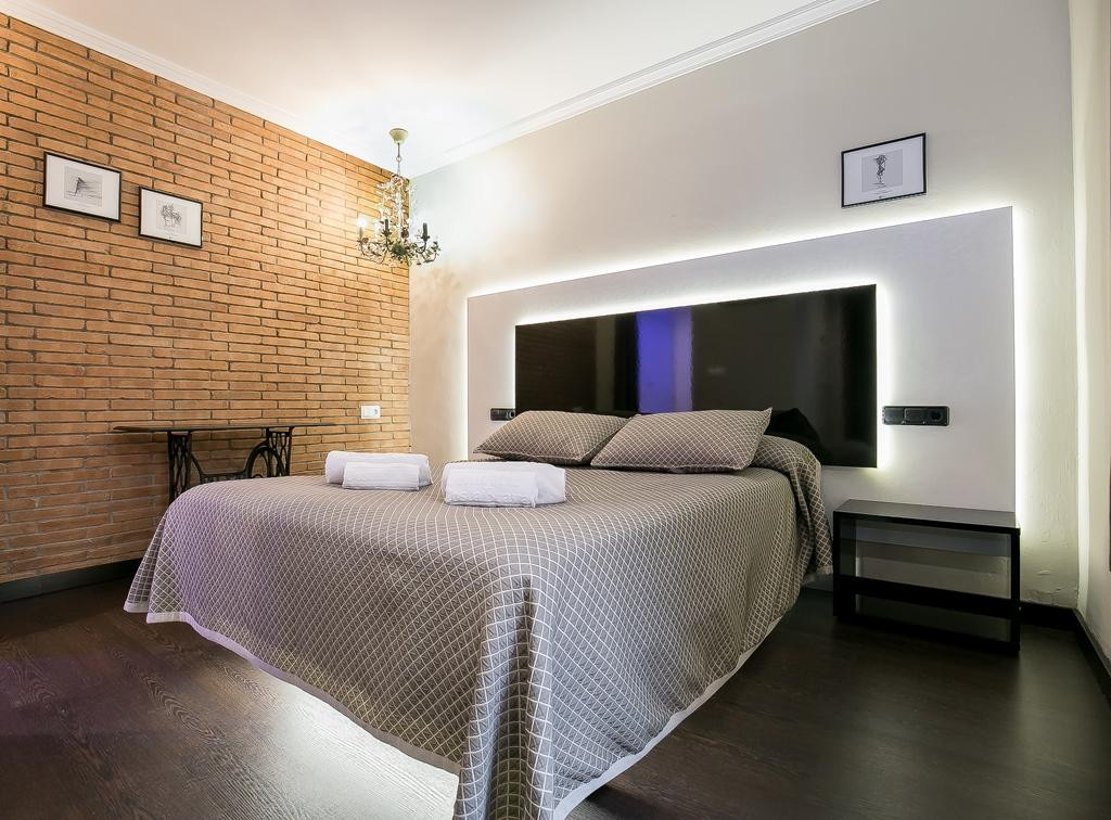 罗塞斯酒店住宿-Hotel Montmar