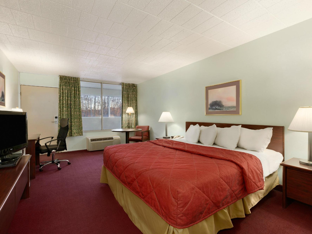 Red Carpet Inn & Suites Hazelton