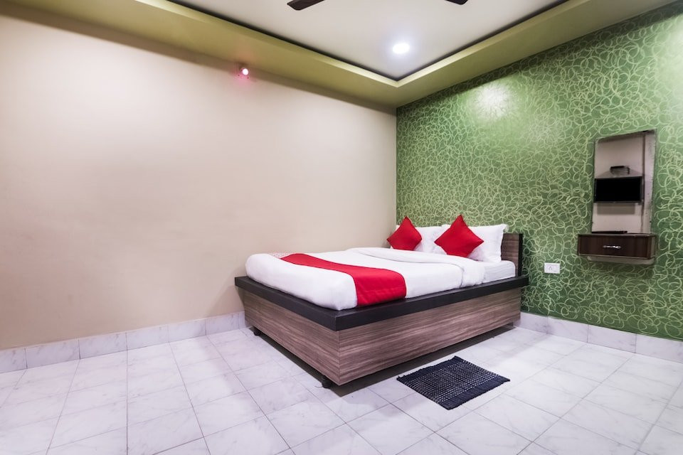 OYO 26483 Hotel President