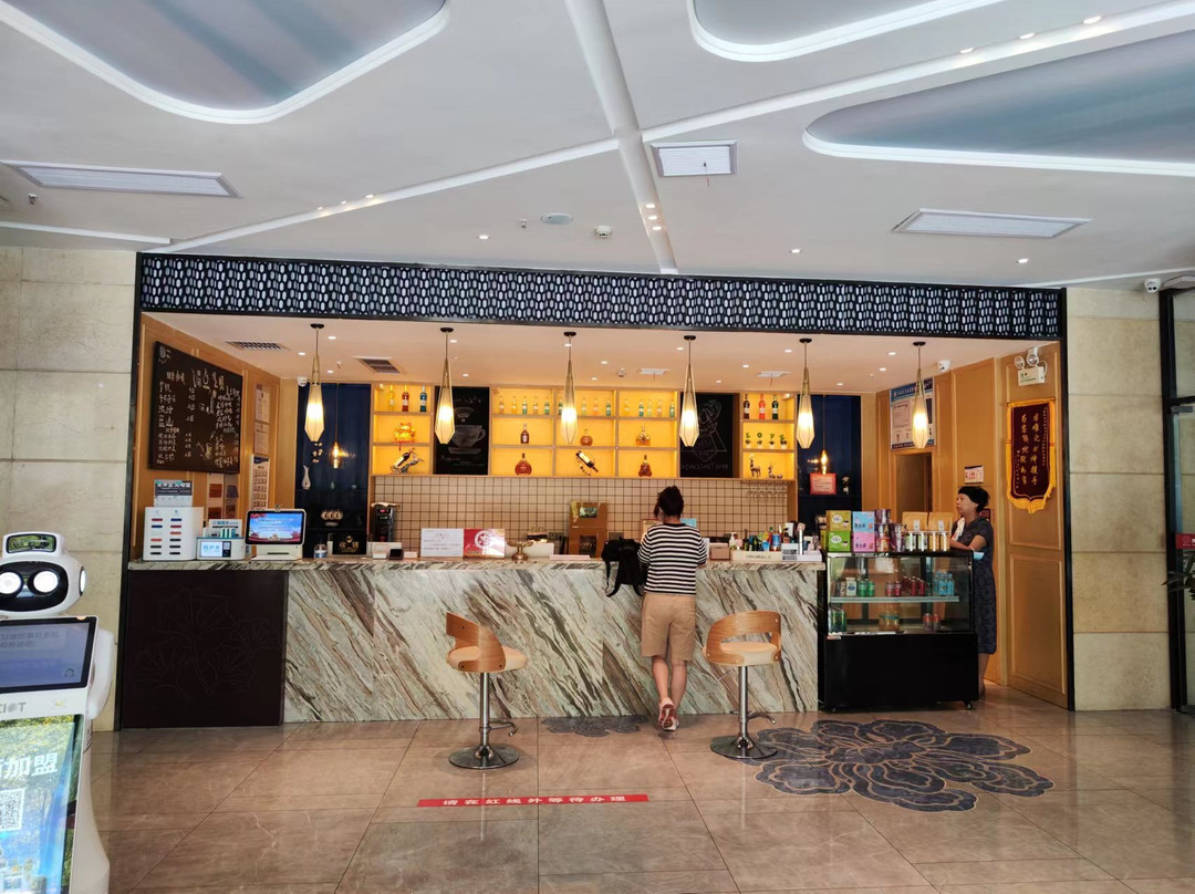 Yujinzhou Light Luxury Hotel