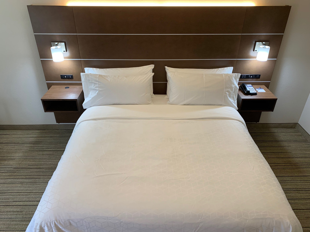 Holiday Inn Express Hillsborough (durham Area) By IHG主图