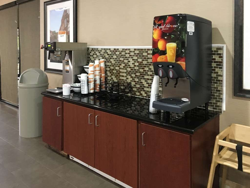 Comfort Inn & Suites主图