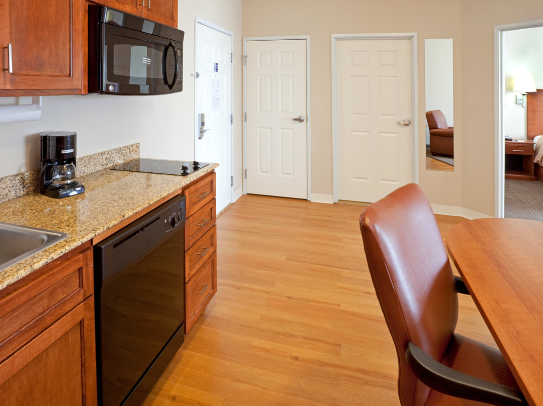 普莱森特山烛木套房酒店主图