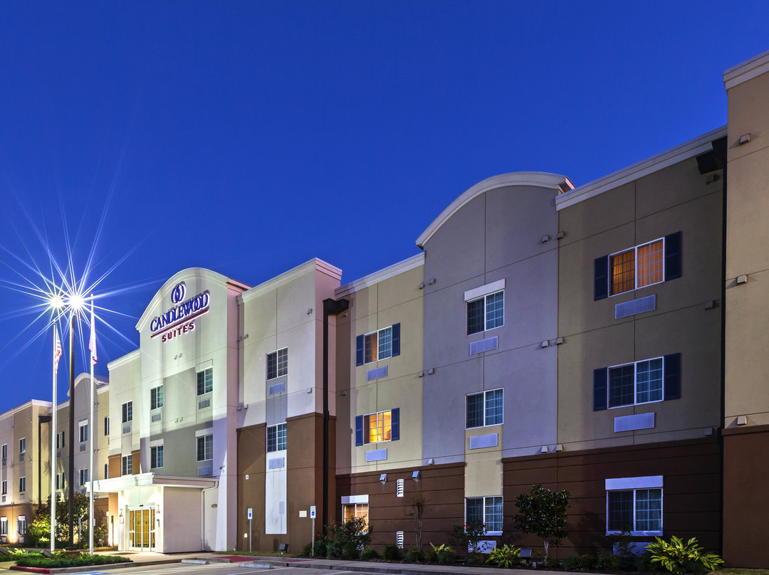 贝敦烛木套房酒店主图