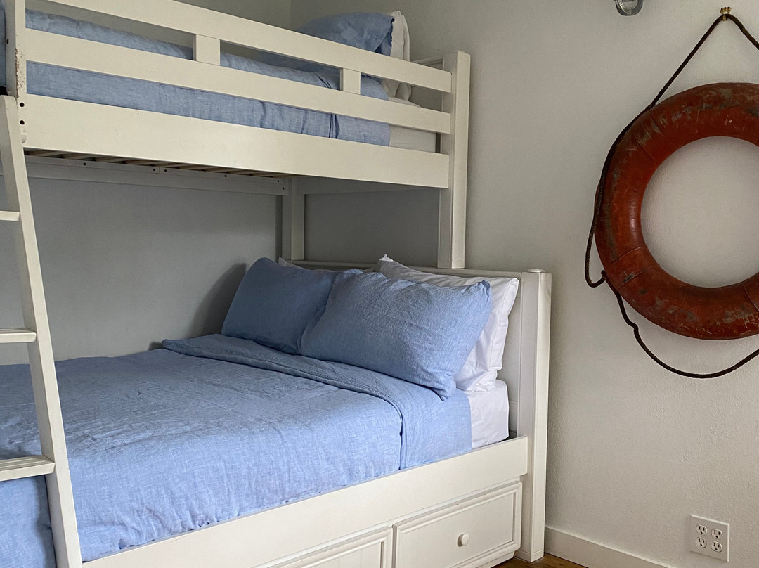 Sandpiper Lodging at the Beach主图