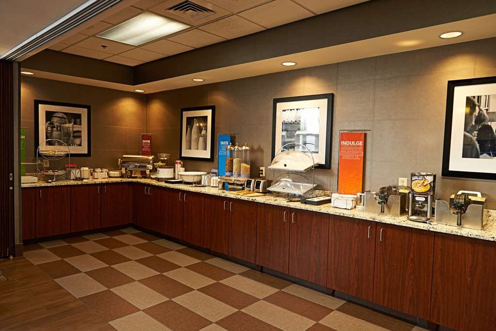 Hampton Inn & Suites Scottsburg主图