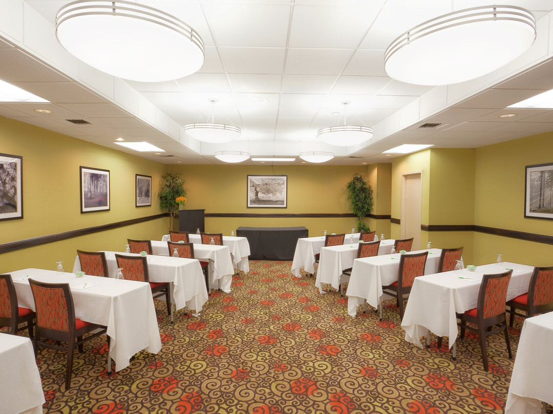 朴次茅斯假日酒店主图