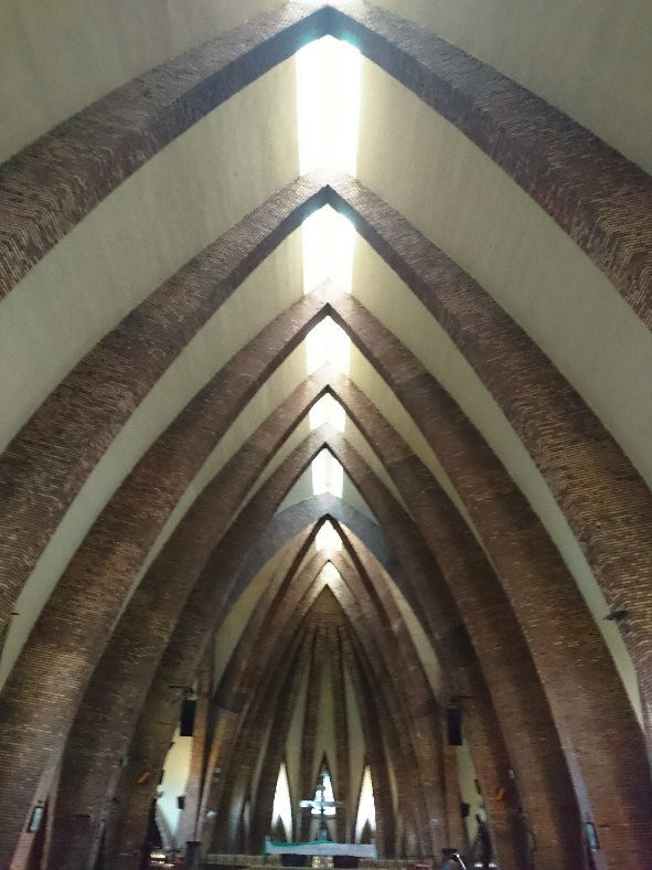 Basilique St. Anne-布拉萨市必去景点