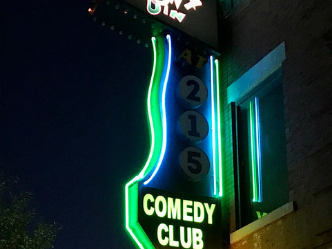 The Loony Bin Comedy Club-威奇托必去景点