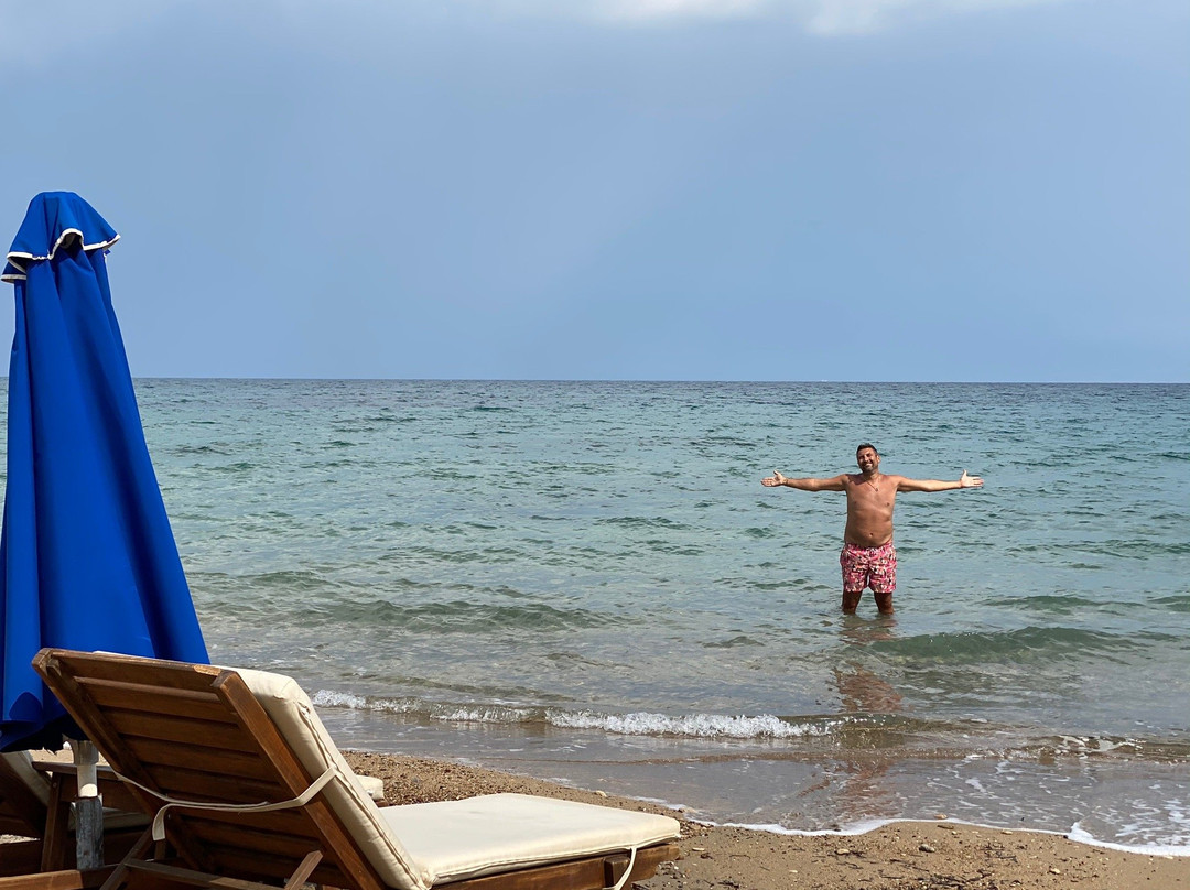 Peroulia Beach-Vounaria必去景点