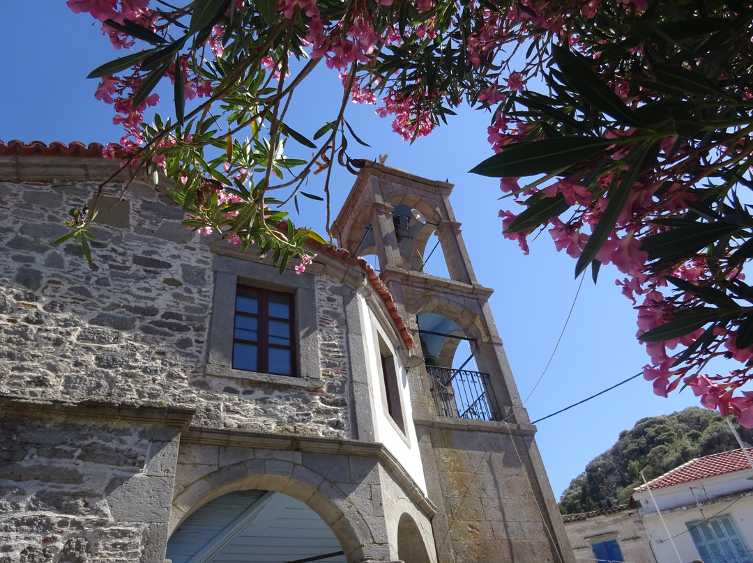 Ierós Naós Agíou Dimitríou-Kontias必去景点