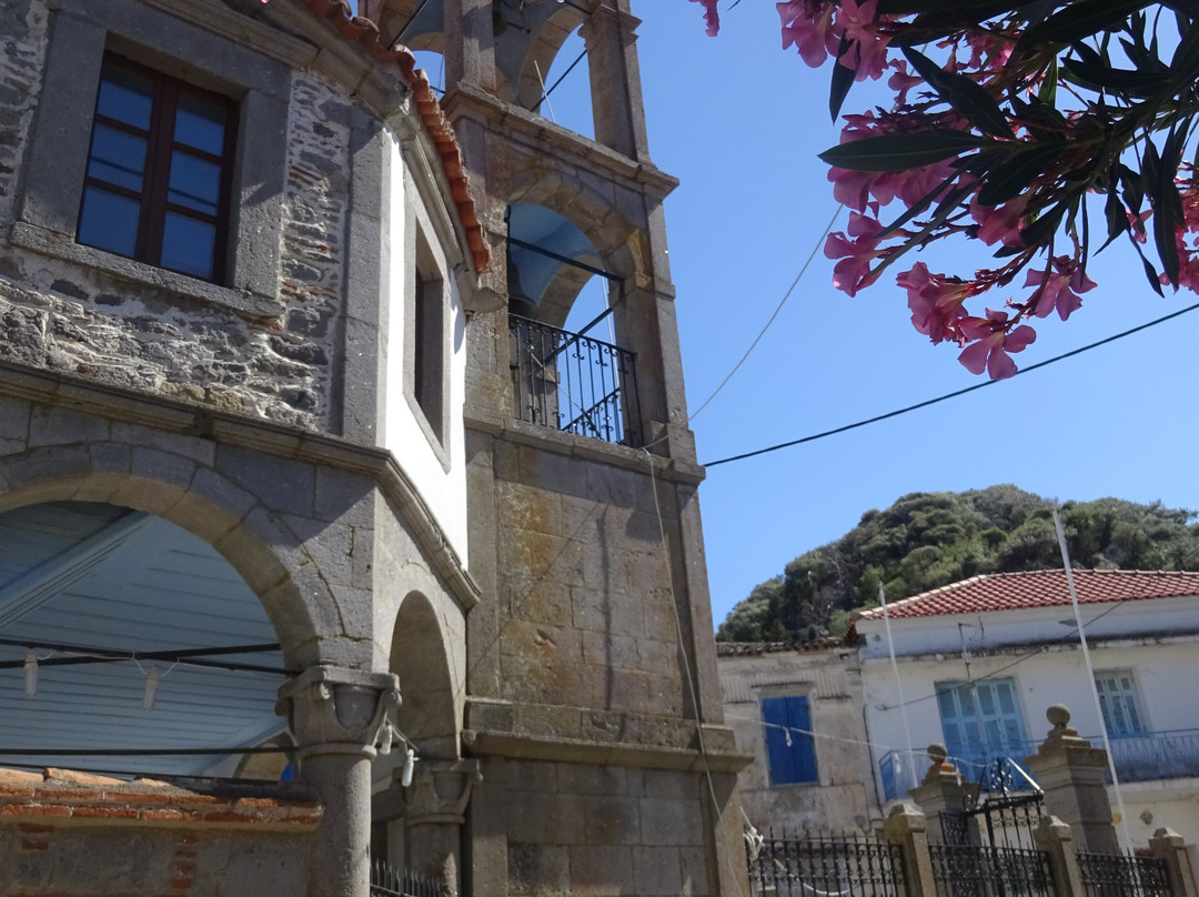 Ierós Naós Agíou Dimitríou-Kontias必去景点