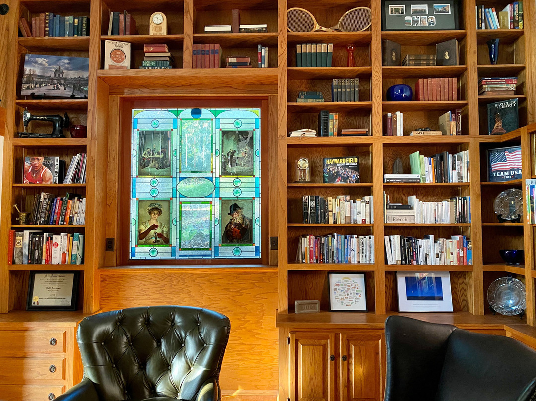 Mount Tom House主图