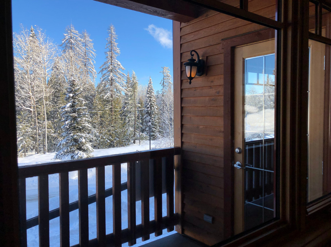 Red Mountain Village主图