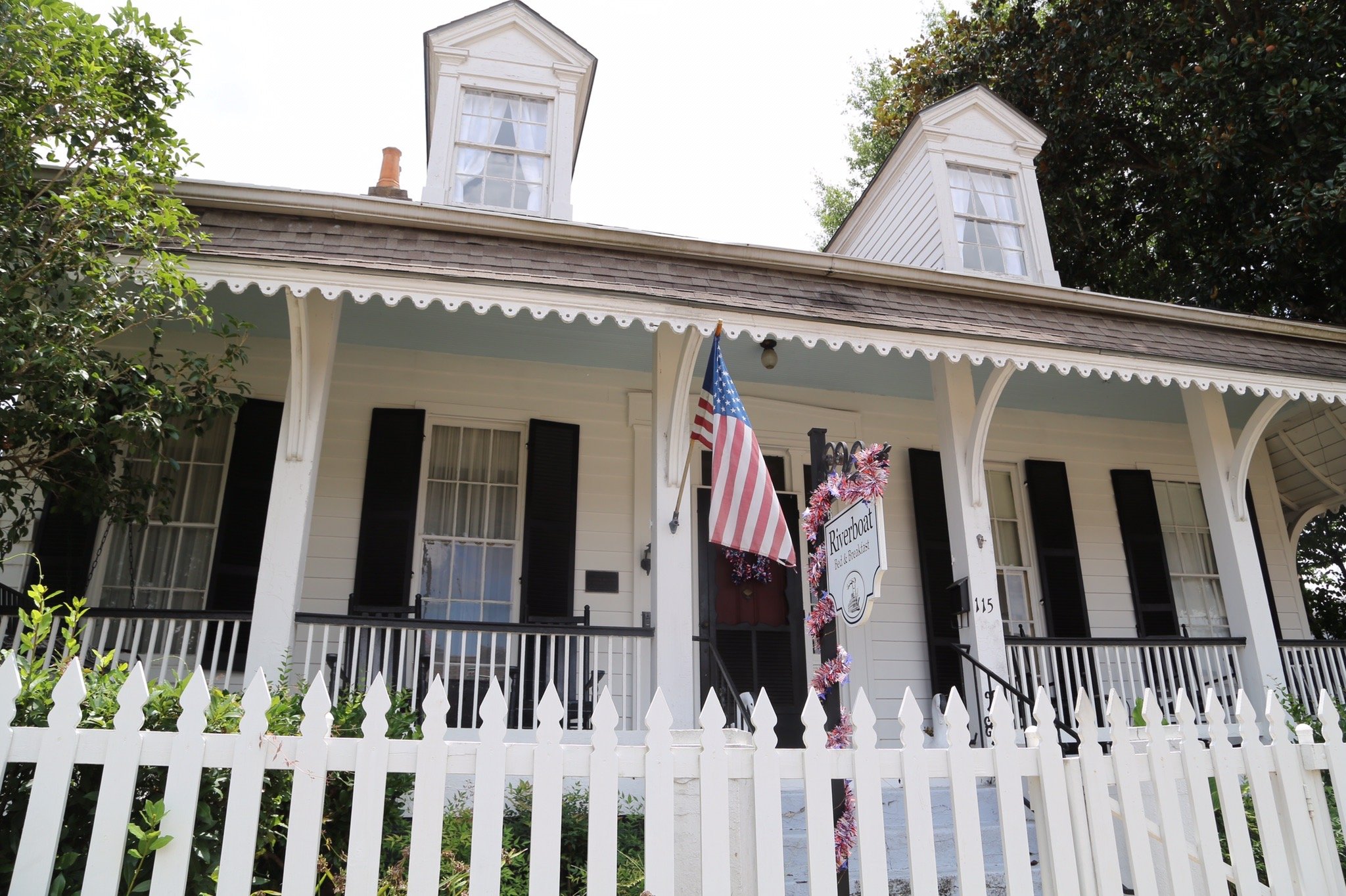 The Riverboat Bed and Breakfast-官方