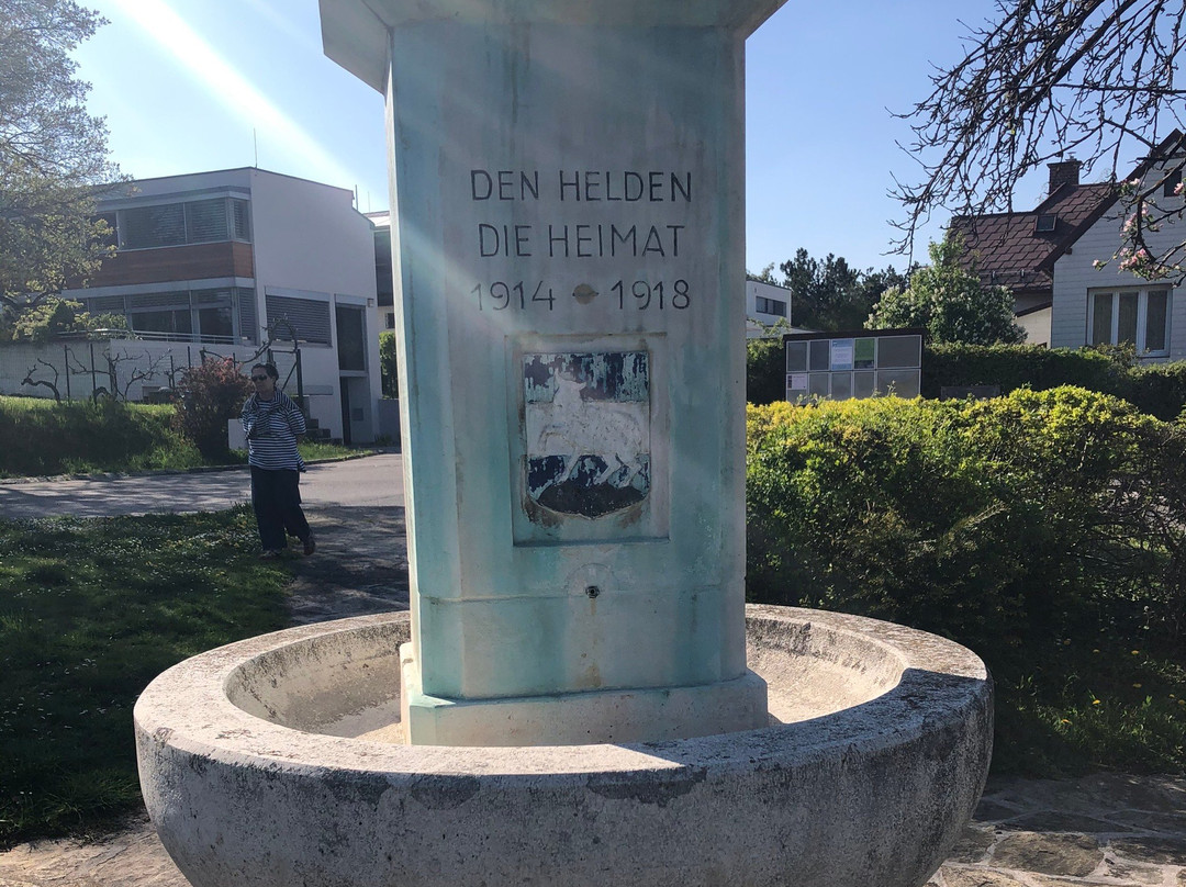Kriegerdenkmal景点图片