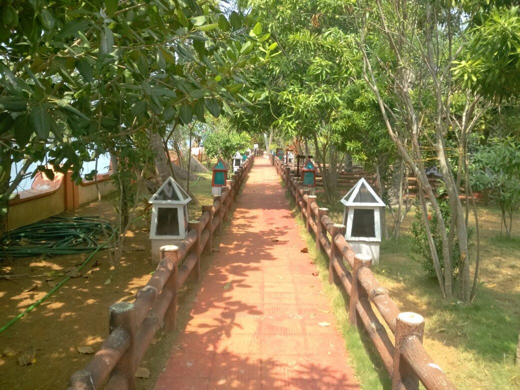 蕾根湖宫殿酒店主图