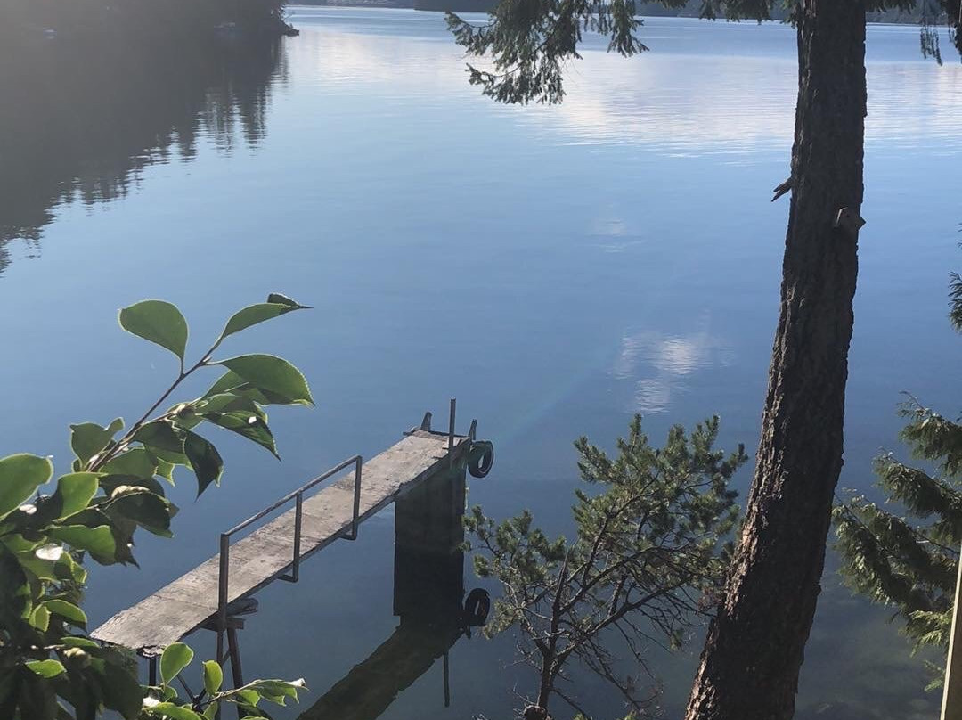 Coracle Cove Waterfront Suite主图