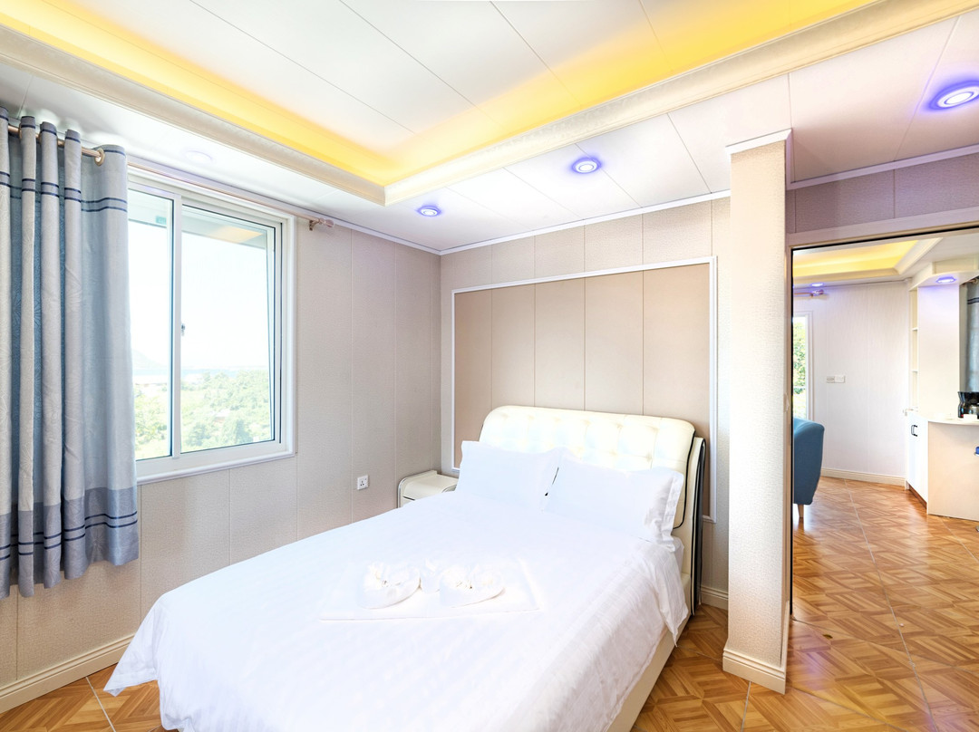 Riverside Hotel主图