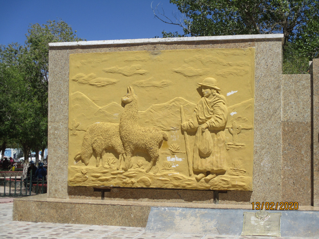 Plaza Eugenio Tello景点图片