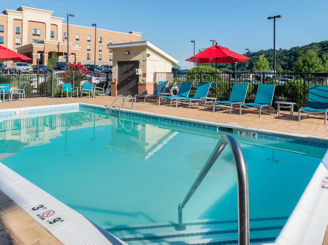 亨廷顿唐普雷斯套房酒店主图