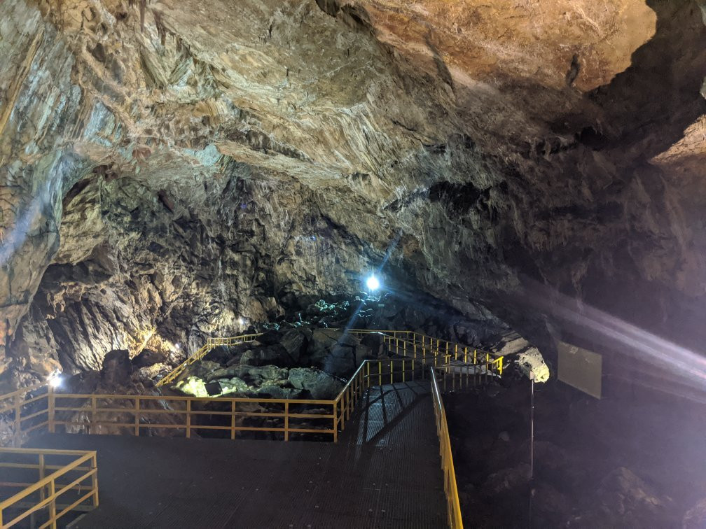 Lalomita Cave景点图片