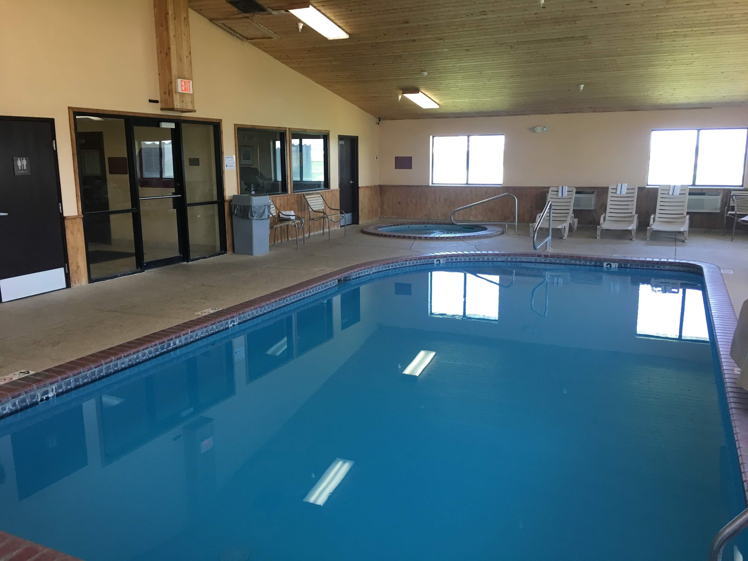 Quality Inn Goodland I-70-泳池