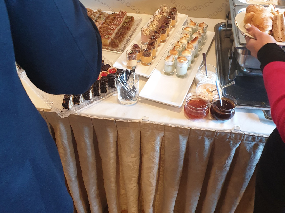 迪瓦尼卡拉维尔酒店主图