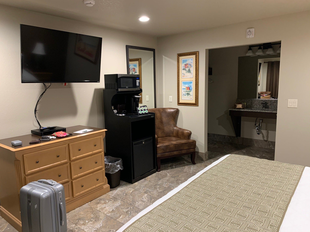 The Gator Den Motel主图